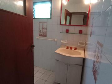 Venta Casa 7 Amb. S/Lote 10x35M² en Villa Luzuriaga  Muy buen Estado con Fondo libre