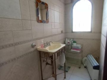 Venta Casa 7 Amb. S/Lote 10x35M² en Villa Luzuriaga  Muy buen Estado con Fondo libre