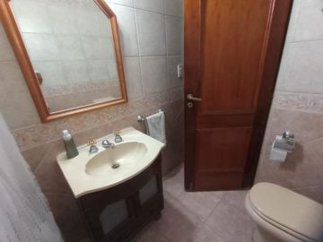 Venta Casa 7 Amb. S/Lote 10x35M² en Villa Luzuriaga  Muy buen Estado con Fondo libre