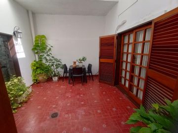 Venta Casa 7 Amb. S/Lote 10x35M² en Villa Luzuriaga  Muy buen Estado con Fondo libre