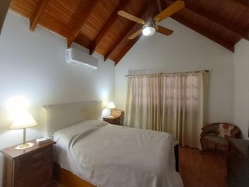 Venta Casa 7 Amb. S/Lote 10x35M² en Villa Luzuriaga  Muy buen Estado con Fondo libre