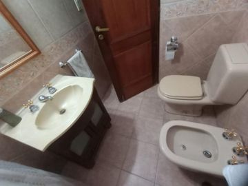 Venta Casa 7 Amb. S/Lote 10x35M² en Villa Luzuriaga  Muy buen Estado con Fondo libre
