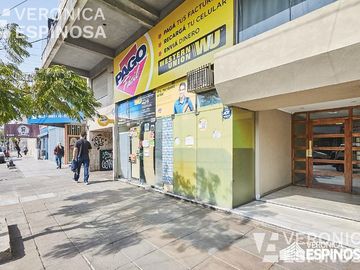 Departamento de cuatro ambientes en venta, Castelar.