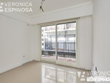Departamento de cuatro ambientes en venta, Castelar.