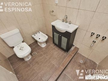 Departamento de cuatro ambientes en venta, Castelar.