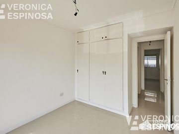 Departamento de cuatro ambientes en venta, Castelar.