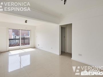 Departamento de cuatro ambientes en venta, Castelar.