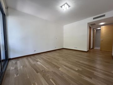 Exclusivo alquiler sin muebles	en el destacado Madero Center