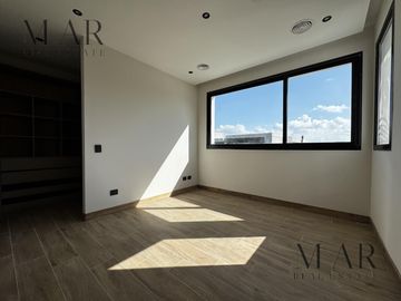 Casa en venta en el Yacht Nordelta con 4 dormitorios y salida al río Luján
