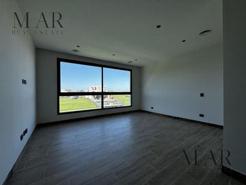 Casa en venta en el Yacht Nordelta con 4 dormitorios y salida al río Luján