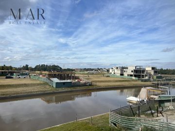 Casa en venta en el Yacht Nordelta con 4 dormitorios y salida al río Luján