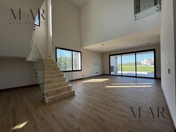 Casa en venta en el Yacht Nordelta con 4 dormitorios y salida al río Luján