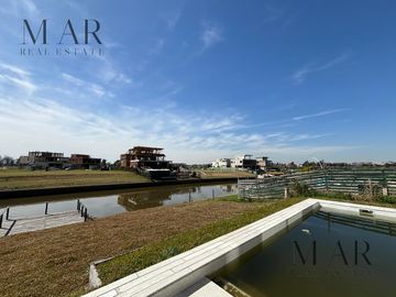 Casa en venta en el Yacht Nordelta con 4 dormitorios y salida al río Luján