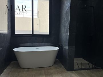 Casa en venta en el Yacht Nordelta con 4 dormitorios y salida al río Luján