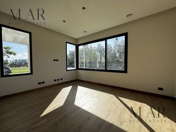 Casa en venta en el Yacht Nordelta con 4 dormitorios y salida al río Luján