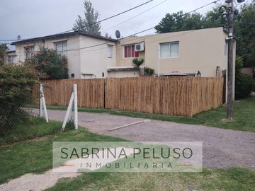 Casa en  barrio Las Acacias