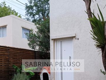 Casa en  barrio Las Acacias