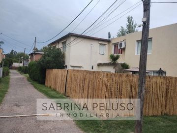 Casa en  barrio Las Acacias