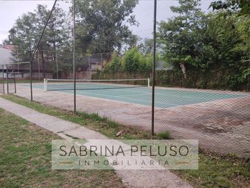 Casa en  barrio Las Acacias