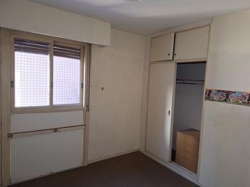 Departamento de tres ambientes en Belgrano. Edificio torre.