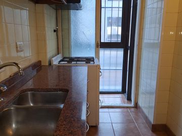 Departamento de tres ambientes en Belgrano. Edificio torre.