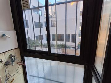 Departamento de tres ambientes en Belgrano. Edificio torre.