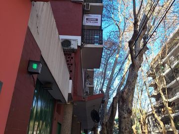 Departamento de tres ambientes en Belgrano. Edificio torre.