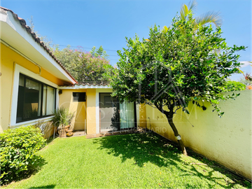 Casa con alberca en Condominio Residencial Sumiya Jiutepec-Morelos