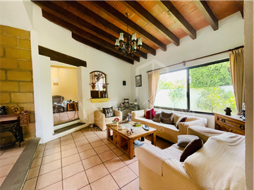 Casa con alberca en Condominio Residencial Sumiya Jiutepec-Morelos