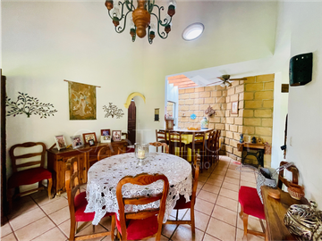 Casa con alberca en Condominio Residencial Sumiya Jiutepec-Morelos