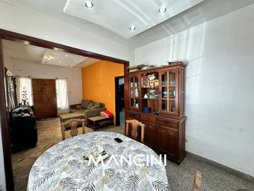 Casa en venta de 3 ambientes con cocheras - Villa Ballester