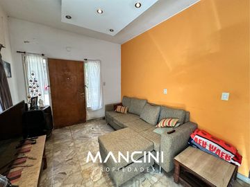 Casa en venta de 3 ambientes con cocheras - Villa Ballester