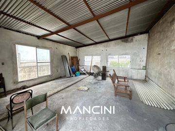 Casa en venta de 3 ambientes con cocheras - Villa Ballester