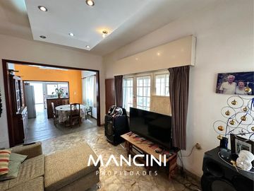 Casa en venta de 3 ambientes con cocheras - Villa Ballester