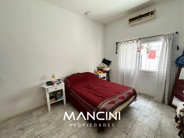 Casa en venta de 3 ambientes con cocheras - Villa Ballester