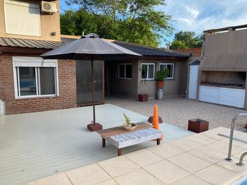 Venta casa 3 ambientes con quincho y piscina barrio Montemar Mar del plata