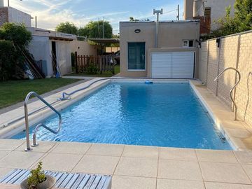 Venta casa 3 ambientes con quincho y piscina barrio Montemar Mar del plata
