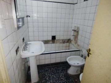 Casa en venta - 2 Dormitorios 1 Baño - Cochera - 300Mts2 - Merlo