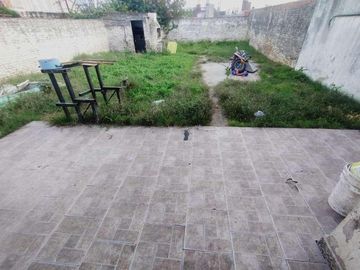 Casa en venta - 2 Dormitorios 1 Baño - Cochera - 300Mts2 - Merlo