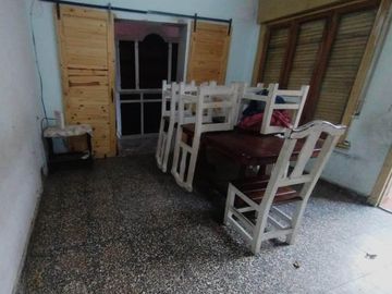 Casa en venta - 2 Dormitorios 1 Baño - Cochera - 300Mts2 - Merlo