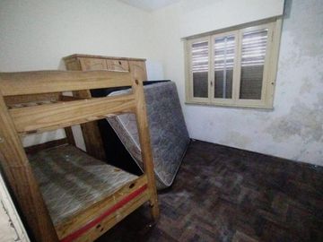 Casa en venta - 2 Dormitorios 1 Baño - Cochera - 300Mts2 - Merlo
