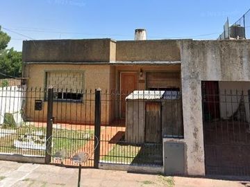 Casa en venta - 2 Dormitorios 1 Baño - Cochera - 300Mts2 - Merlo