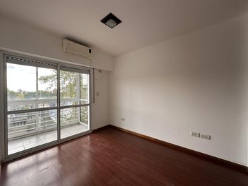 Departamento Duplex de dos dormitorios, balcon y parrillero en  Echesortu.