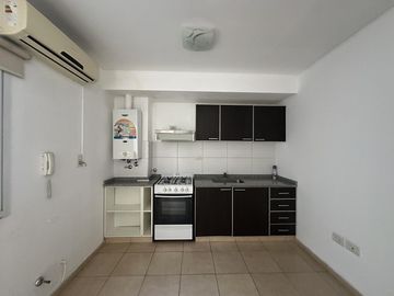 Departamento Duplex de dos dormitorios, balcon y parrillero en  Echesortu.