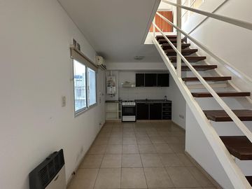 Departamento Duplex de dos dormitorios, balcon y parrillero en  Echesortu.