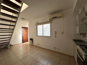 Departamento Duplex de dos dormitorios, balcon y parrillero en  Echesortu.