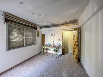 Casa de pasillo en PA con 2 dormitorios y terrazas en Alberdi