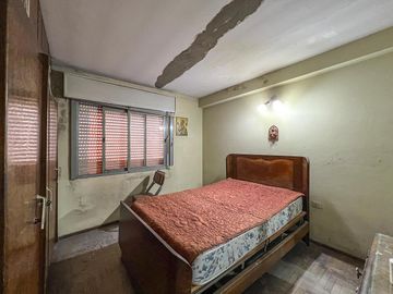 Casa de pasillo en PA con 2 dormitorios y terrazas en Alberdi