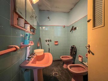 Casa de pasillo en PA con 2 dormitorios y terrazas en Alberdi