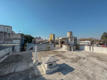 Casa de pasillo en PA con 2 dormitorios y terrazas en Alberdi